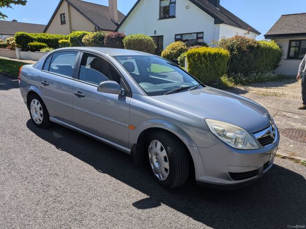Opel Vectra Saloon, Petrol, 2008, Silver