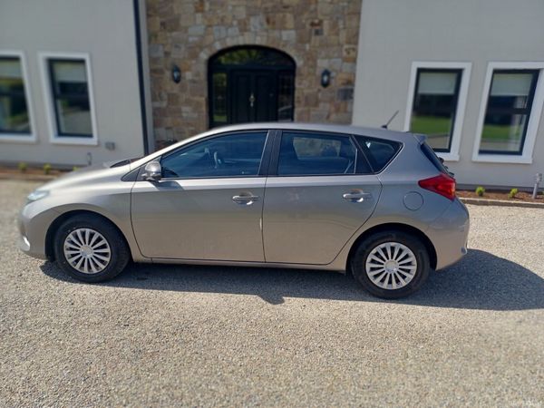 Toyota Auris MPV, Petrol, 2014, Bronze