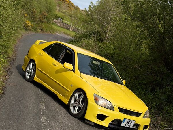 Lexus IS Saloon, Petrol, 2002, Yellow