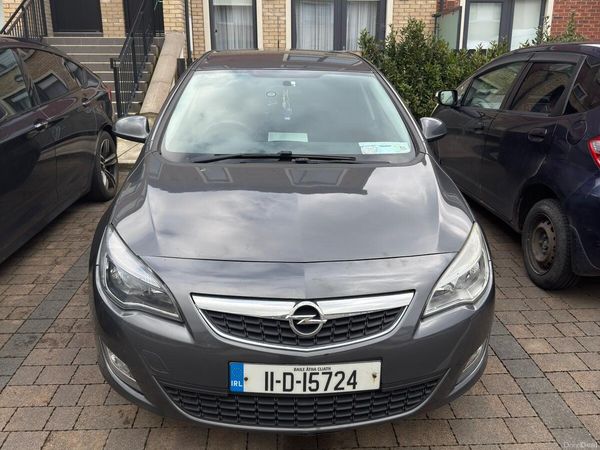 Opel Astra Hatchback, Petrol, 2011, Grey