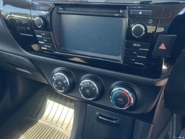 Toyota Corolla Saloon, Diesel, 2016, Grey