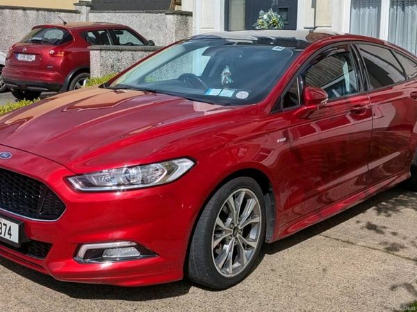 Ford Mondeo Hatchback, Diesel, 2017, Red