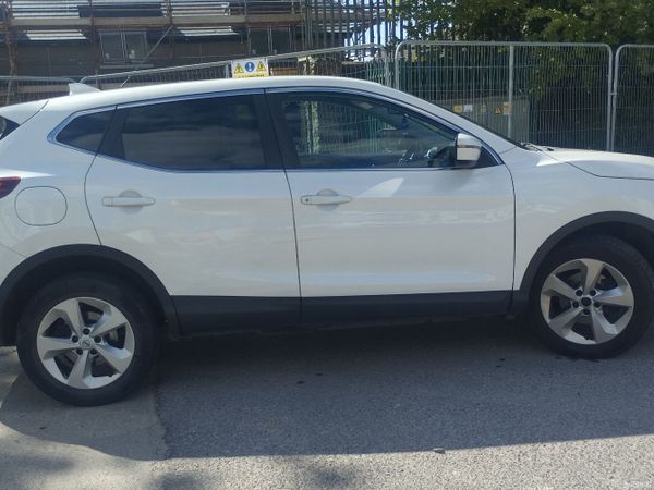 Nissan Qashqai Hatchback, Diesel, 2018, White
