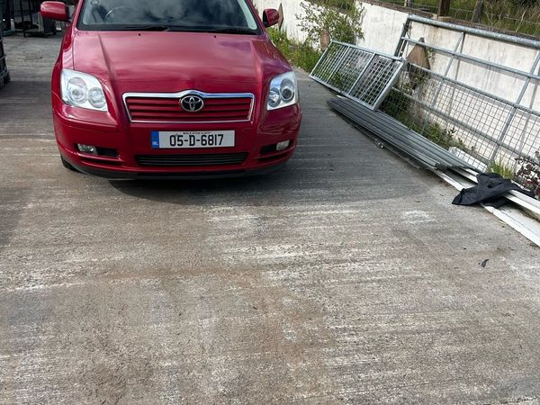Toyota Avensis Saloon, Petrol, 2005, Red