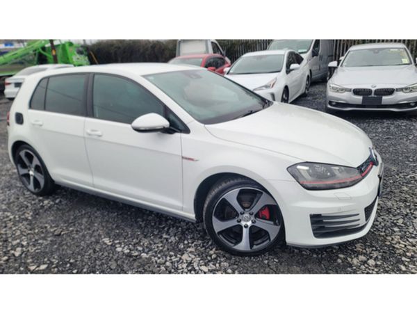 Volkswagen Golf Hatchback, Petrol, 2016, White