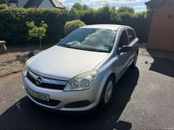 Opel Astra Hatchback, Petrol, 2008, Silver