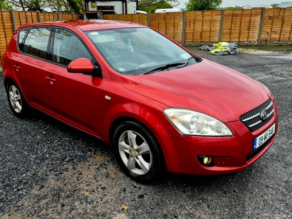 Kia Ceed Hatchback, Diesel, 2009, Red