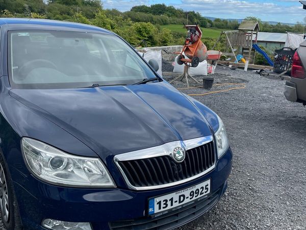 Skoda Octavia Saloon, Petrol, 2013, Silver