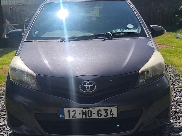 Toyota Yaris Hatchback, Diesel, 2012, Grey