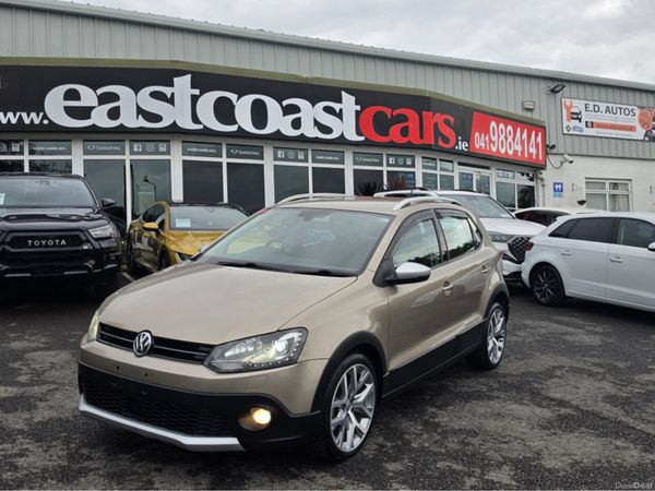 Volkswagen Polo Hatchback, Petrol, 2015, Gold