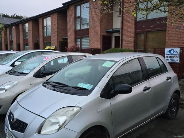 Toyota Yaris Hatchback, Petrol, 2009, Silver