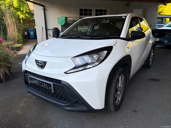 Toyota Aygo Hatchback, Petrol, 2023, White