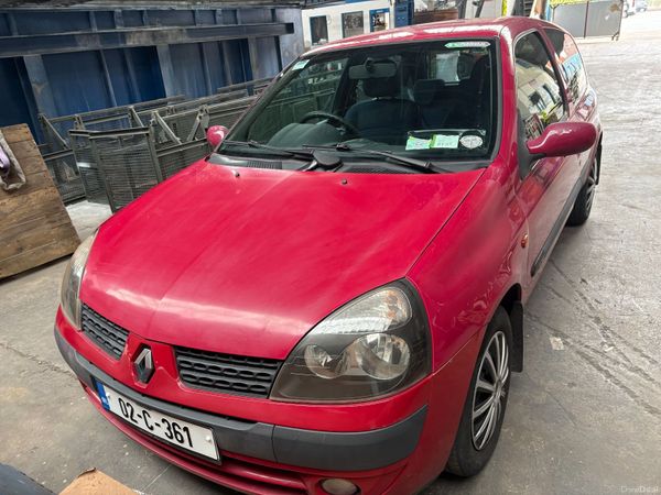 Renault Clio Hatchback, Petrol, 2002, Red