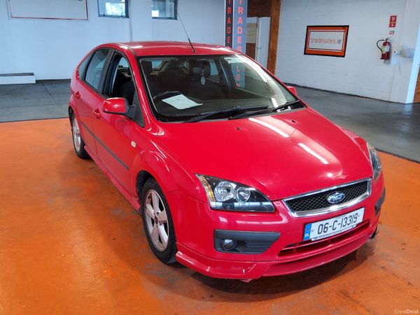 Ford Focus Hatchback, Petrol, 2006, Red