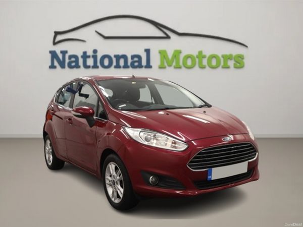 Ford Fiesta Hatchback, Petrol, 2015, Red