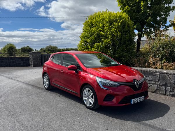 Renault Clio Hatchback, Petrol, 2022, Red