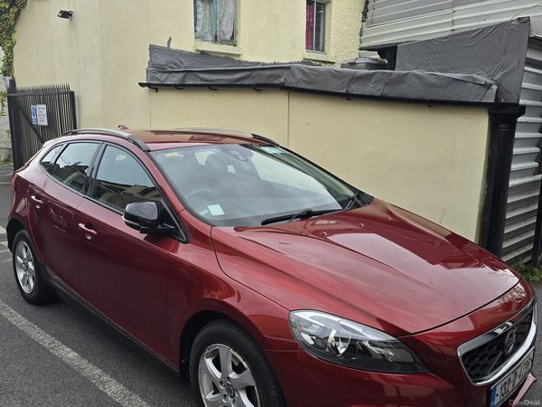 Volvo V40 Hatchback, Diesel, 2013, Red