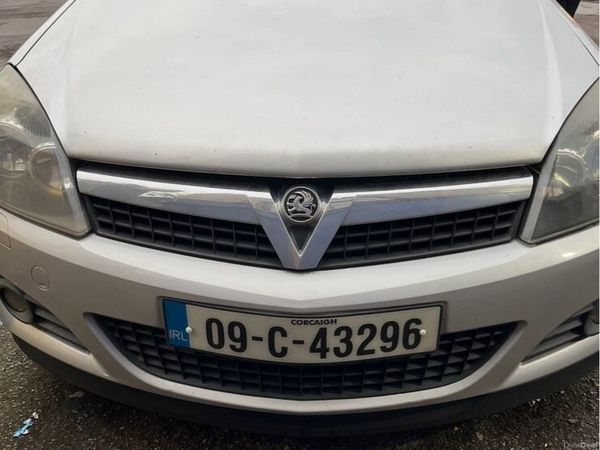 Vauxhall Astra Hatchback, Petrol, 2009, Silver