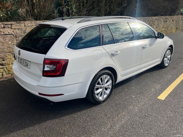 Skoda Octavia Estate, Petrol, 2020, White