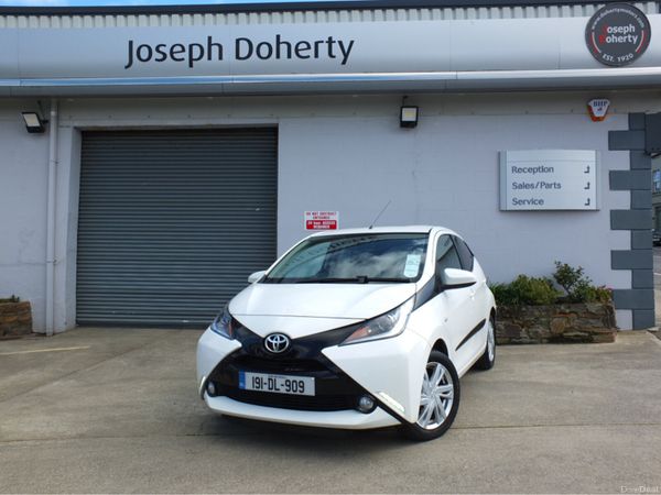 Toyota Aygo Hatchback, Petrol, 2019, White