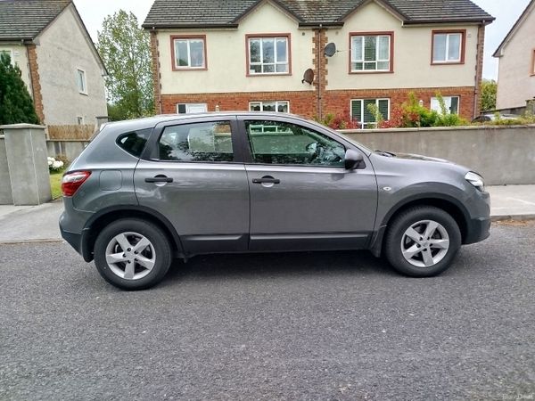 Nissan Qashqai Hatchback, Diesel, 2012, Grey
