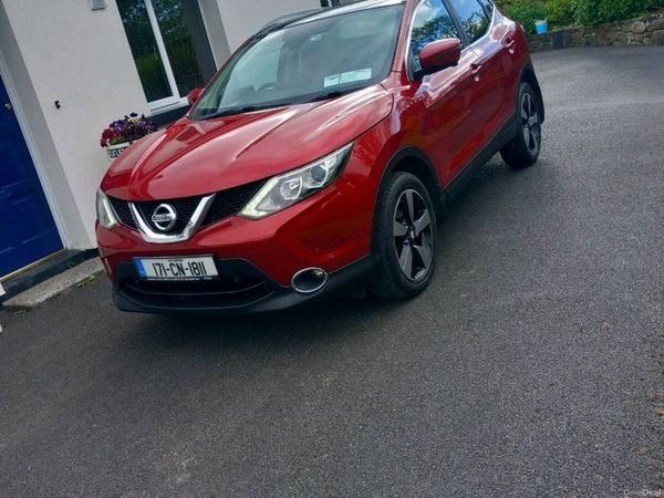 Nissan Qashqai SUV, Diesel, 2017, Red