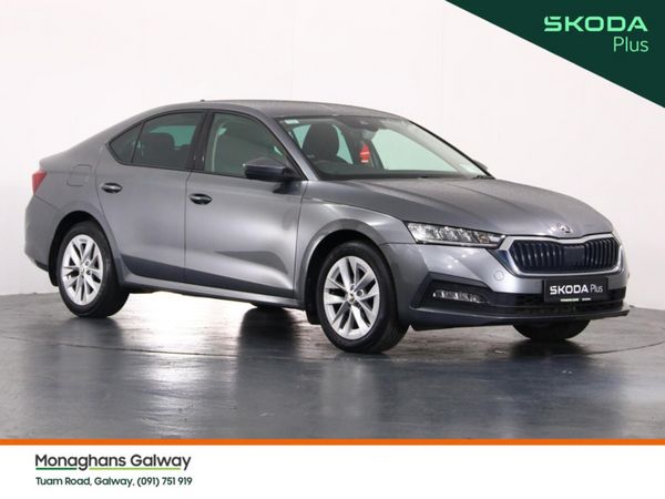 Skoda Octavia Hatchback, Diesel, 2023, Grey