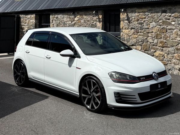 Volkswagen Golf Hatchback, Petrol, 2015, White