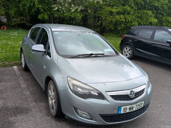 Vauxhall Astra Hatchback, Diesel, 2010, Silver