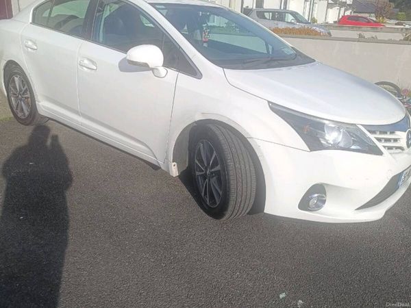 Toyota Avensis Saloon, Diesel, 2015, White