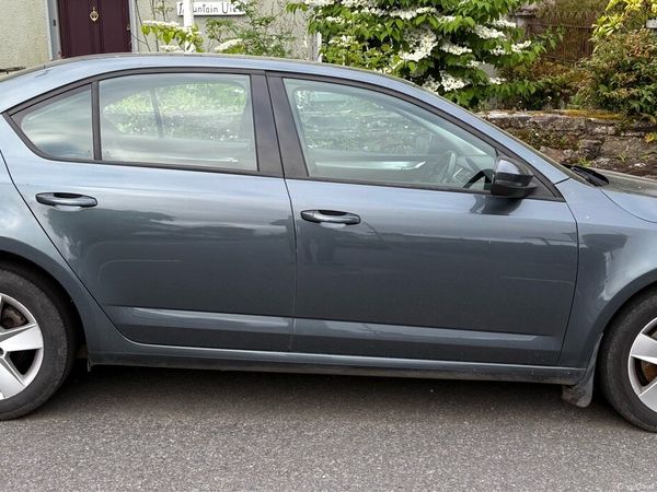 Skoda Octavia Saloon, Diesel, 2014, Grey