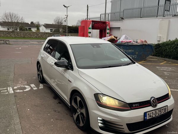 Volkswagen Golf Hatchback, Petrol, 2014, White