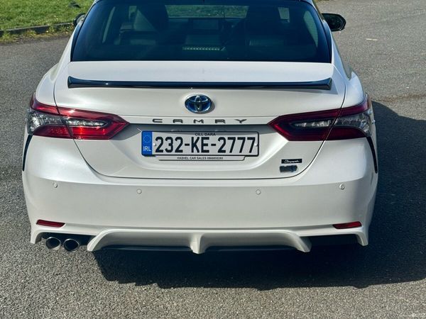 Toyota Camry Hatchback, Petrol Hybrid, 2023, White