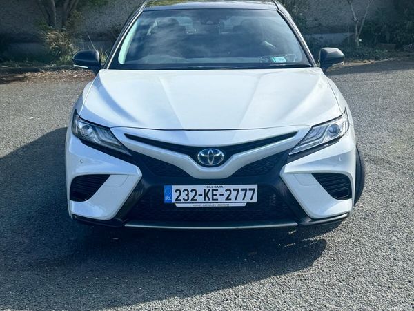 Toyota Camry Hatchback, Petrol Hybrid, 2023, White