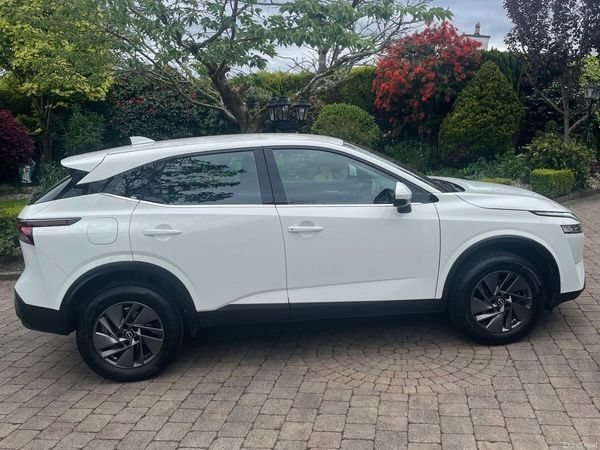 Nissan Qashqai Hatchback, Petrol, 2023, White