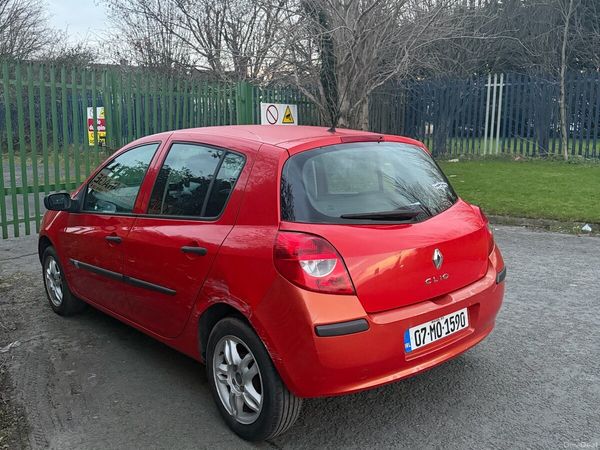 Renault Clio Hatchback, Petrol, 2007, Red