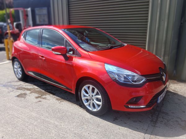 Renault Clio Hatchback, Petrol, 2019, Red