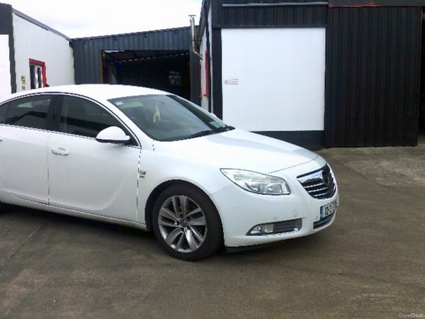 Vauxhall Insignia Hatchback, Diesel, 2012, White