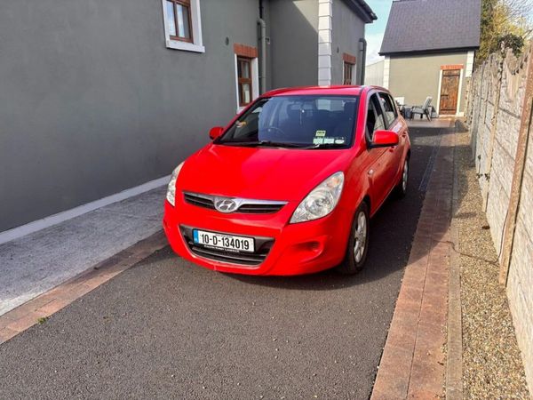 Hyundai i20 Hatchback, Petrol, 2010, Red