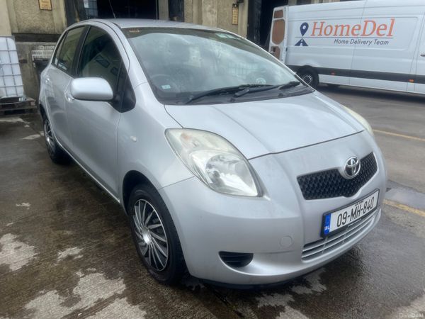 Toyota Yaris Hatchback, Petrol, 2009, Silver