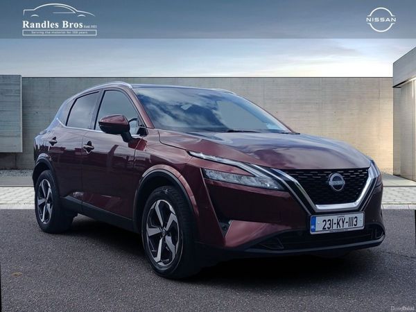 Nissan Qashqai MPV, Petrol, 2023, Red