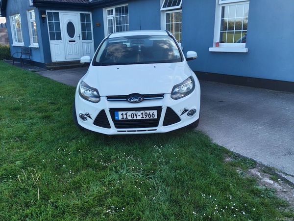 Ford Focus Hatchback, Petrol, 2011, White