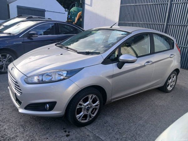 Ford Fiesta Hatchback, Petrol, 2014, Silver
