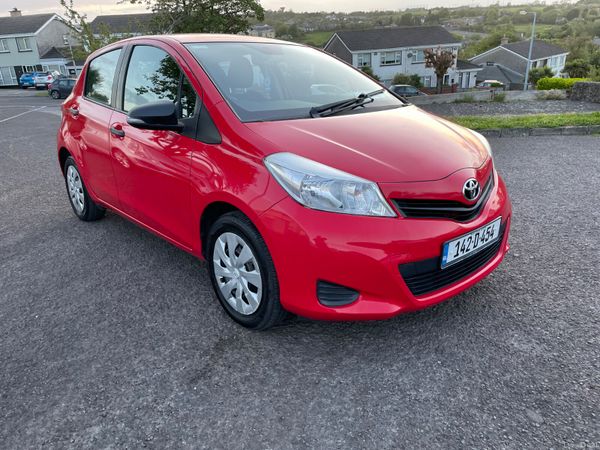 Toyota Yaris Hatchback, Petrol, 2014, Red