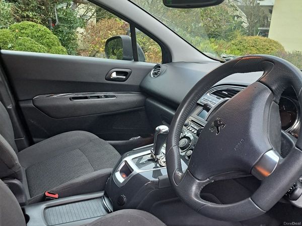 Peugeot 5008 MPV, Diesel, 2013, Blue