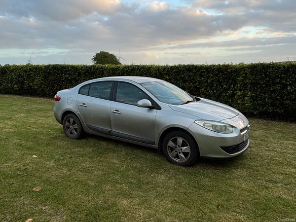 Renault Fluence Saloon, Diesel, 2011, Silver