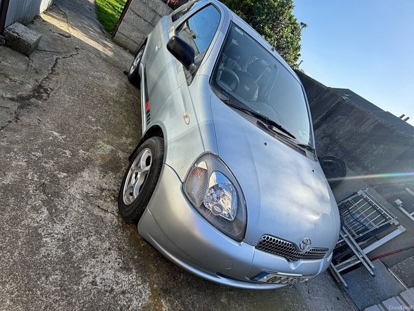 Toyota Yaris Hatchback, Petrol, 2000, Silver