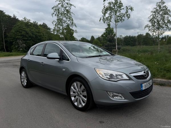 Opel Astra Hatchback, Diesel, 2011, Silver