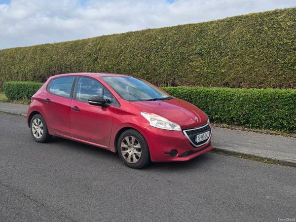 Peugeot 208 Hatchback, Diesel, 2015, Red