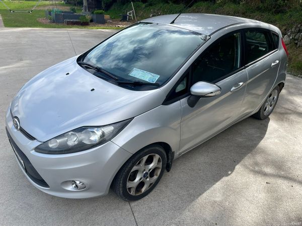 Ford Fiesta Hatchback, Petrol, 2012, Silver